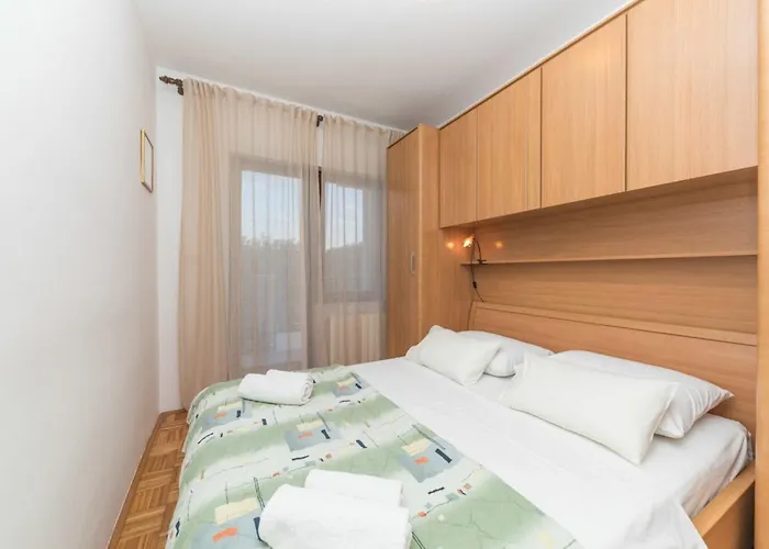 بيت للعطل House Rafaeli Vrsine