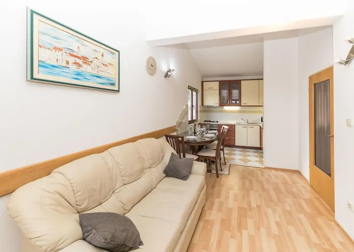 بيت للعطل House Rafaeli Vrsine