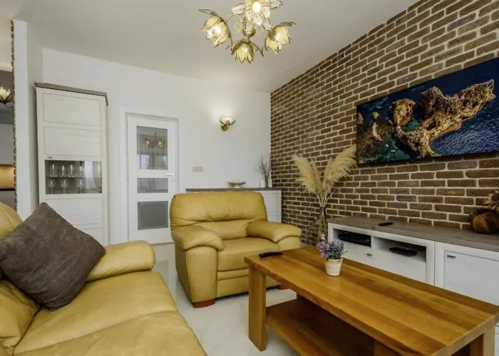 House Rafaeli Vrsine