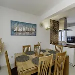 House Rafaeli Feriehus *