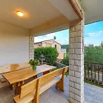House Rafaeli Feriehus Vrsine