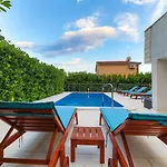 House Rafaeli Vrsine