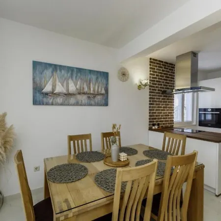 House Rafaeli Semesterbostad *