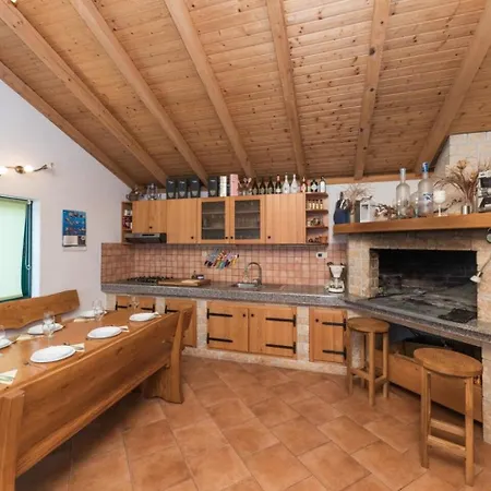 Feriehus House Rafaeli *