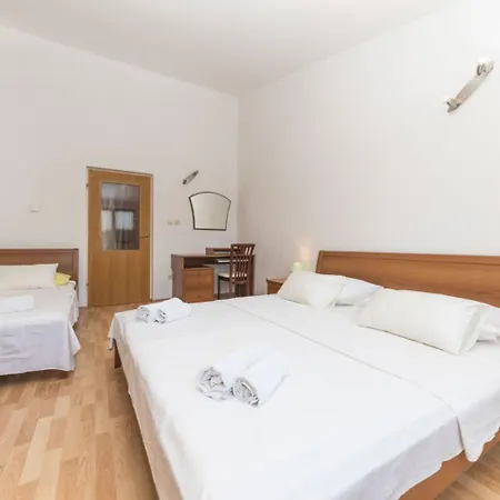 House Rafaeli Semesterbostad Vrsine