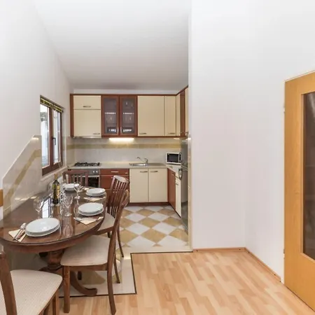 House Rafaeli Semesterbostad