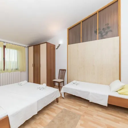 House Rafaeli Semesterbostad *