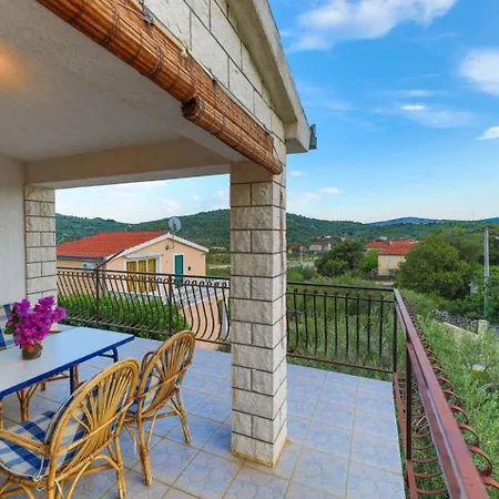 House Rafaeli * Vrsine