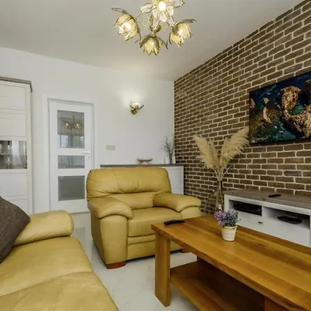 House Rafaeli Vrsine